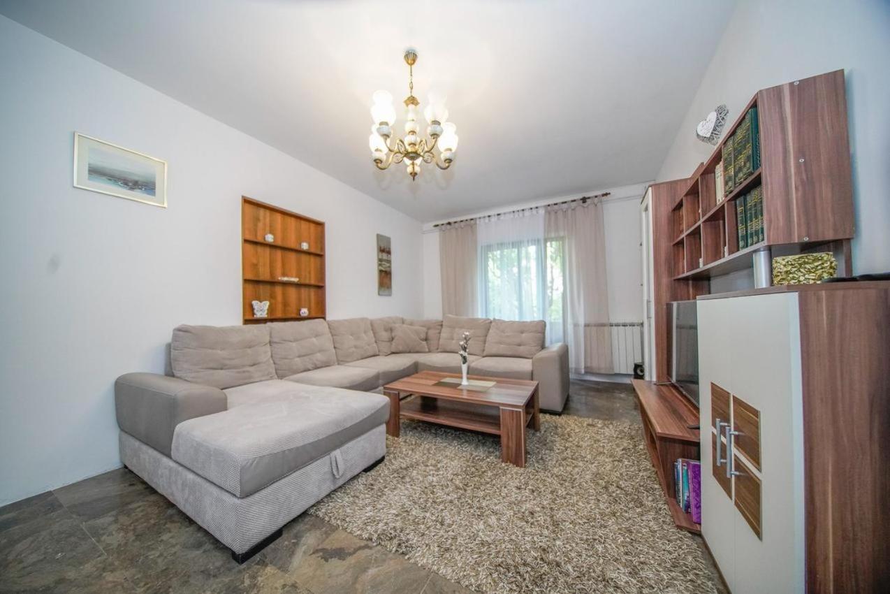 Apartman Mate Splitska Exterior photo