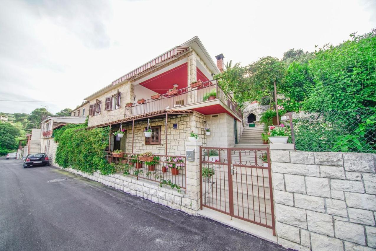 Apartman Mate Splitska Exterior photo