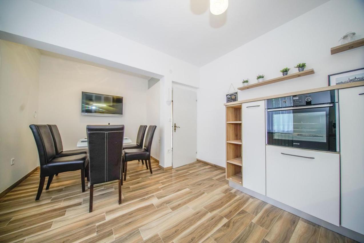 Apartman Mate Splitska Exterior photo